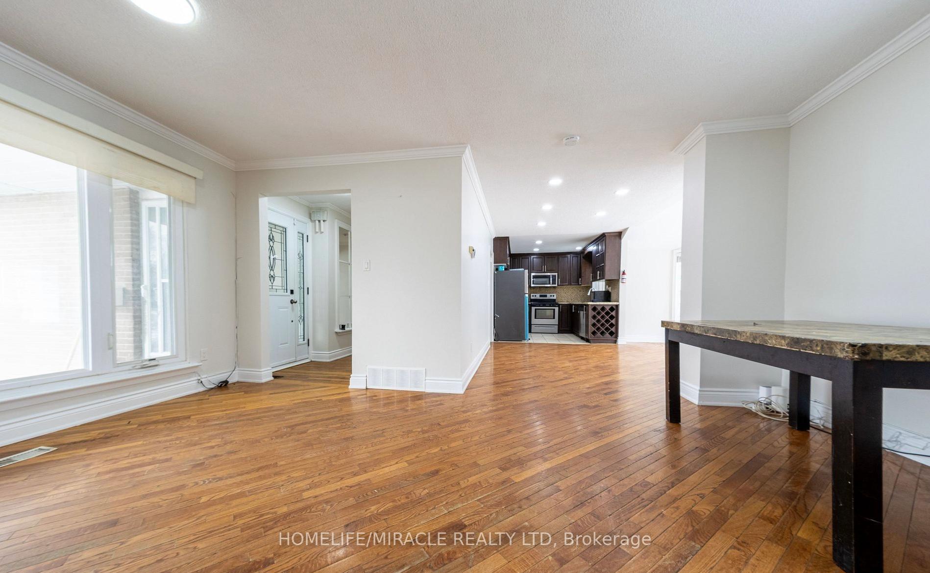 Photo 6 of 60 Centre Street, Brampton, Brampton East — HOMEH