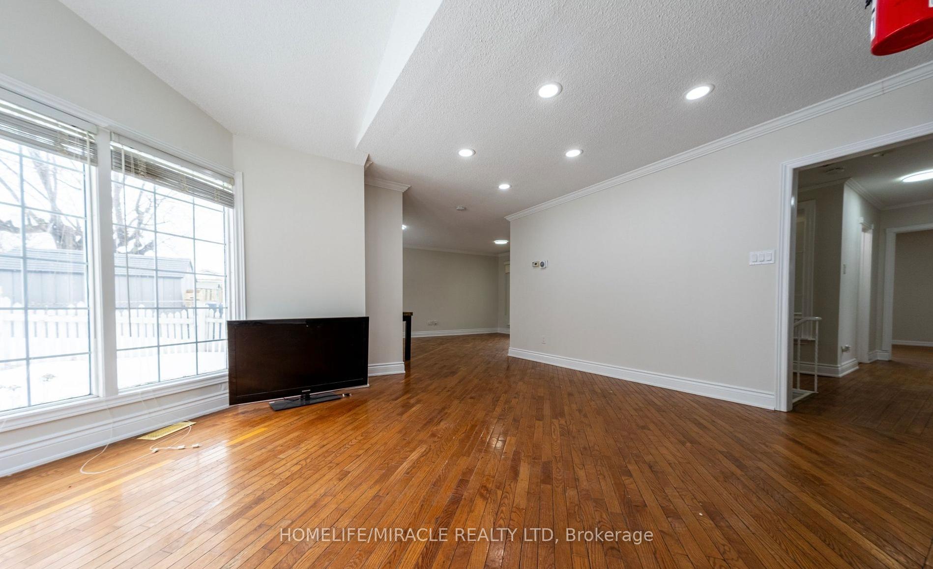 Photo 8 of 60 Centre Street, Brampton, Brampton East — HOMEH