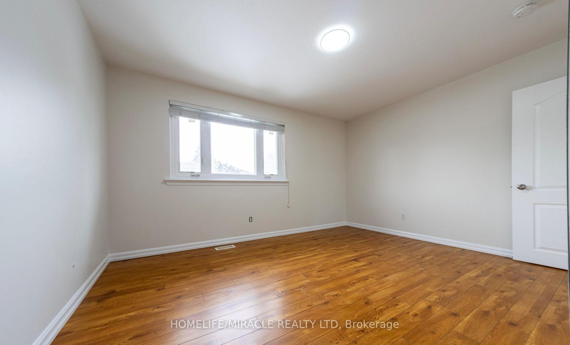Photo 12 of 60 Centre Street, Brampton, Brampton East — HOMEH