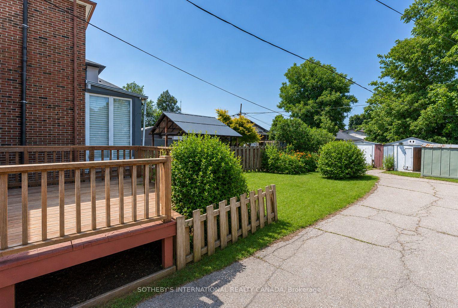 Photo 2 of 4 Marshall Boulevard, Toronto, Rockcliffe-Smythe — HOMEH