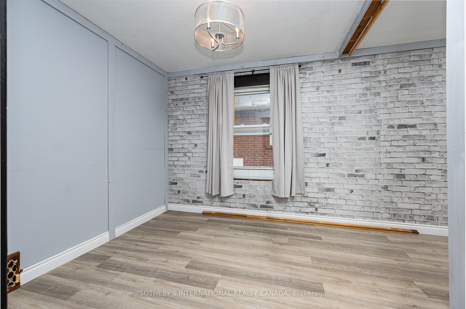 Photo 4 of 4 Marshall Boulevard, Toronto, Rockcliffe-Smythe — HOMEH
