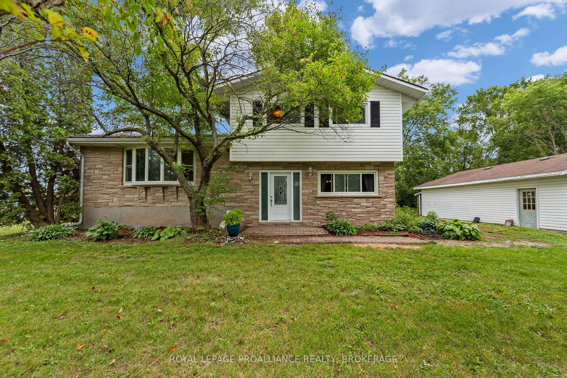 Photo 2 of 3298 Perth Road, South Frontenac, Frontenac South — HOMEH
