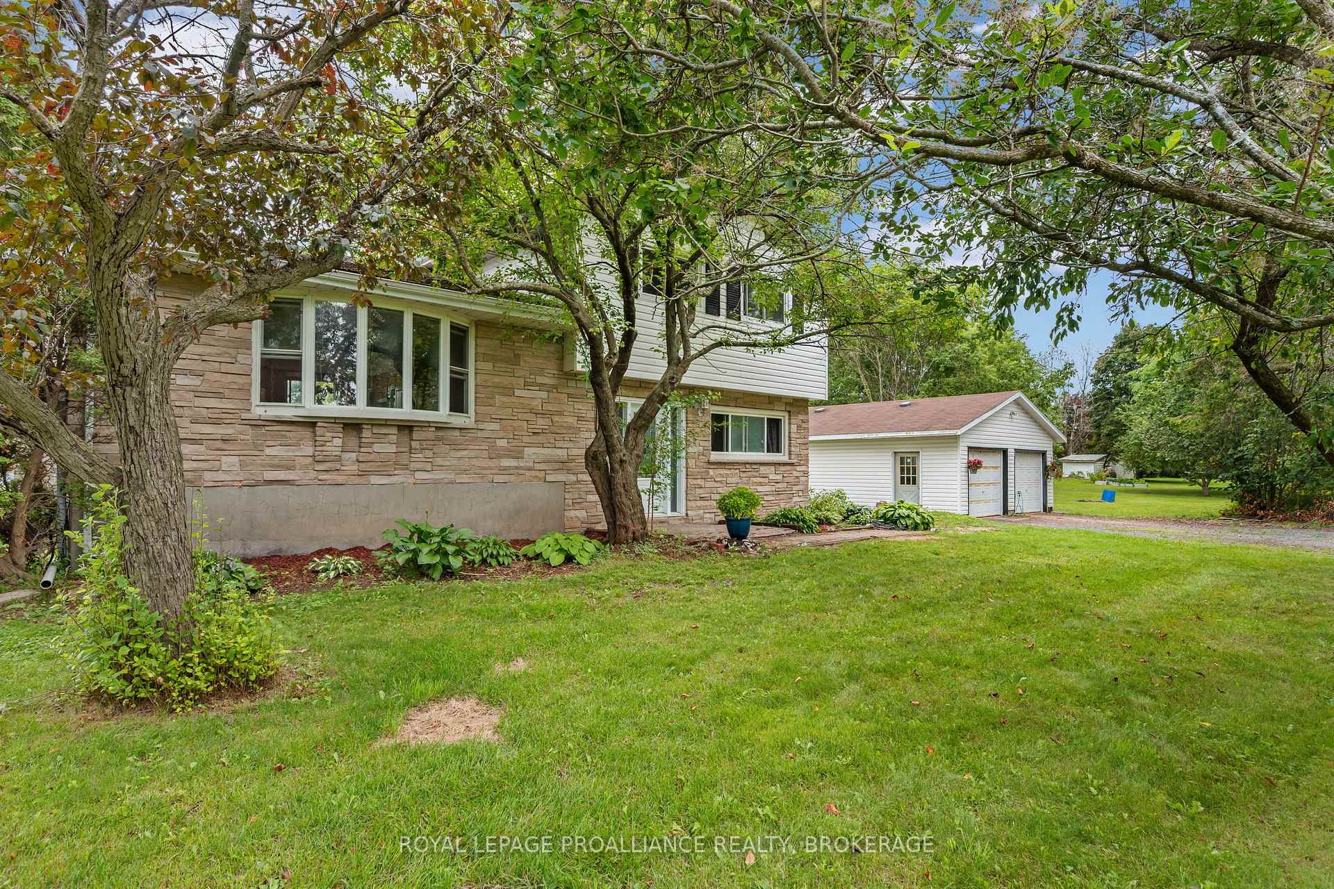 Photo 4 of 3298 Perth Road, South Frontenac, Frontenac South — HOMEH