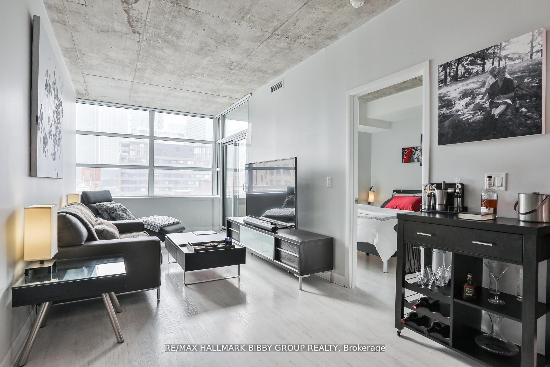 Front of Unit 606, 478 King Street W