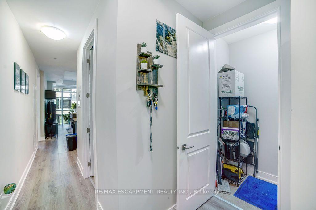 Photo 3 of Unit 810, 150 Main Street W, Hamilton, Central — HOMEH
