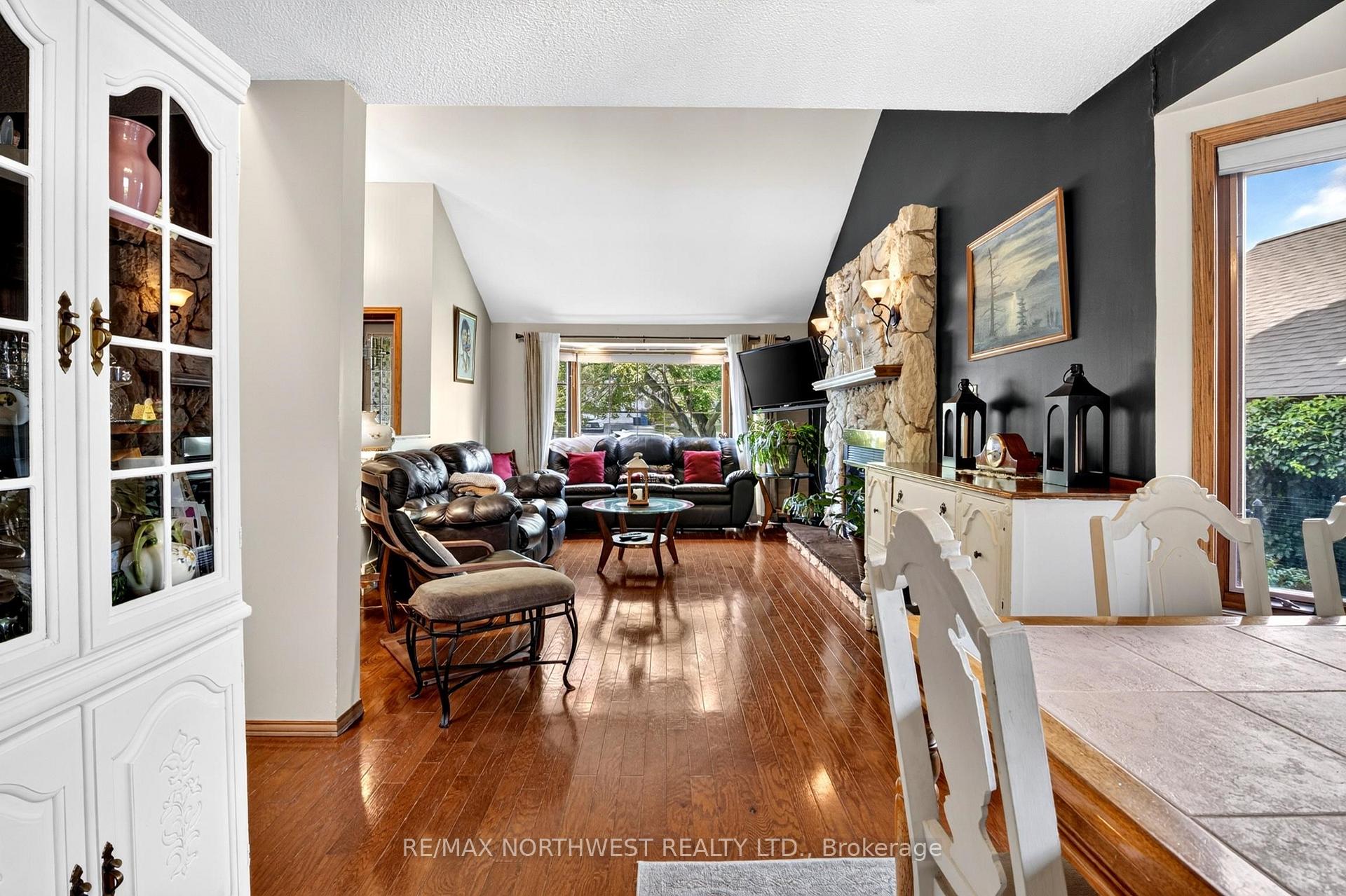Photo 9 of 30 Sandstone Place, Kenora, Amethyst — HOMEH