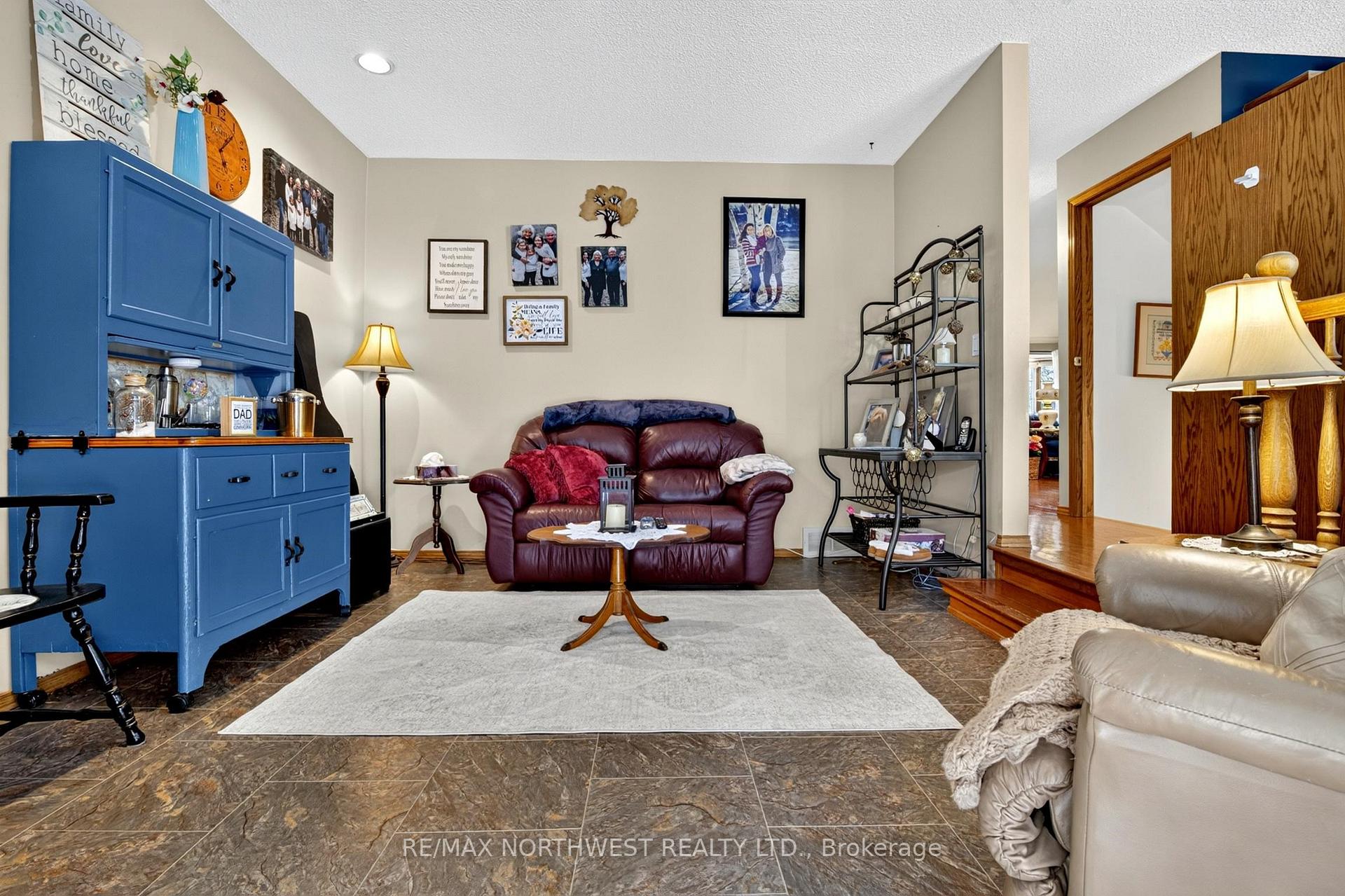 Photo 13 of 30 Sandstone Place, Kenora, Amethyst — HOMEH