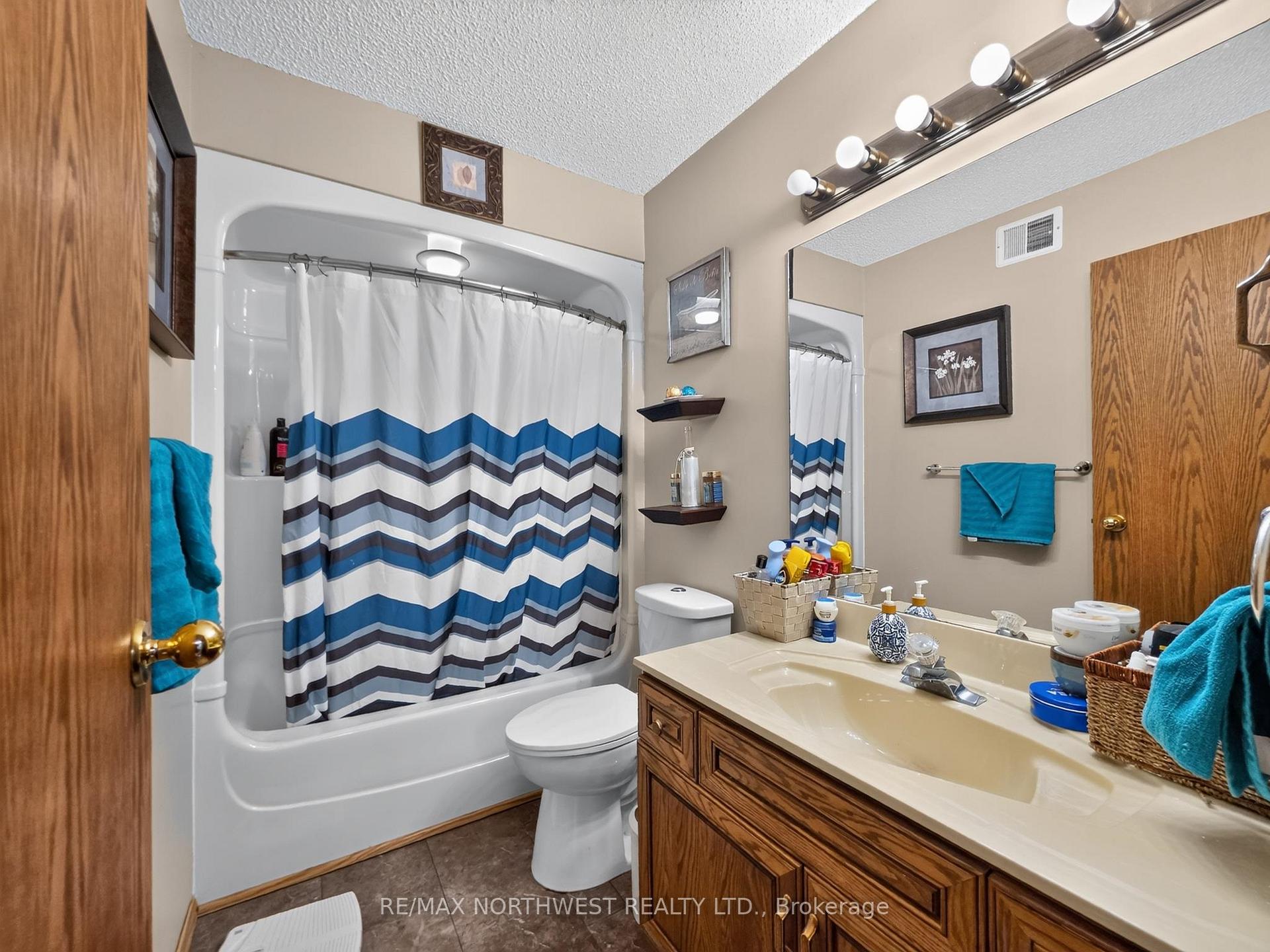 Photo 21 of 30 Sandstone Place, Kenora, Amethyst — HOMEH