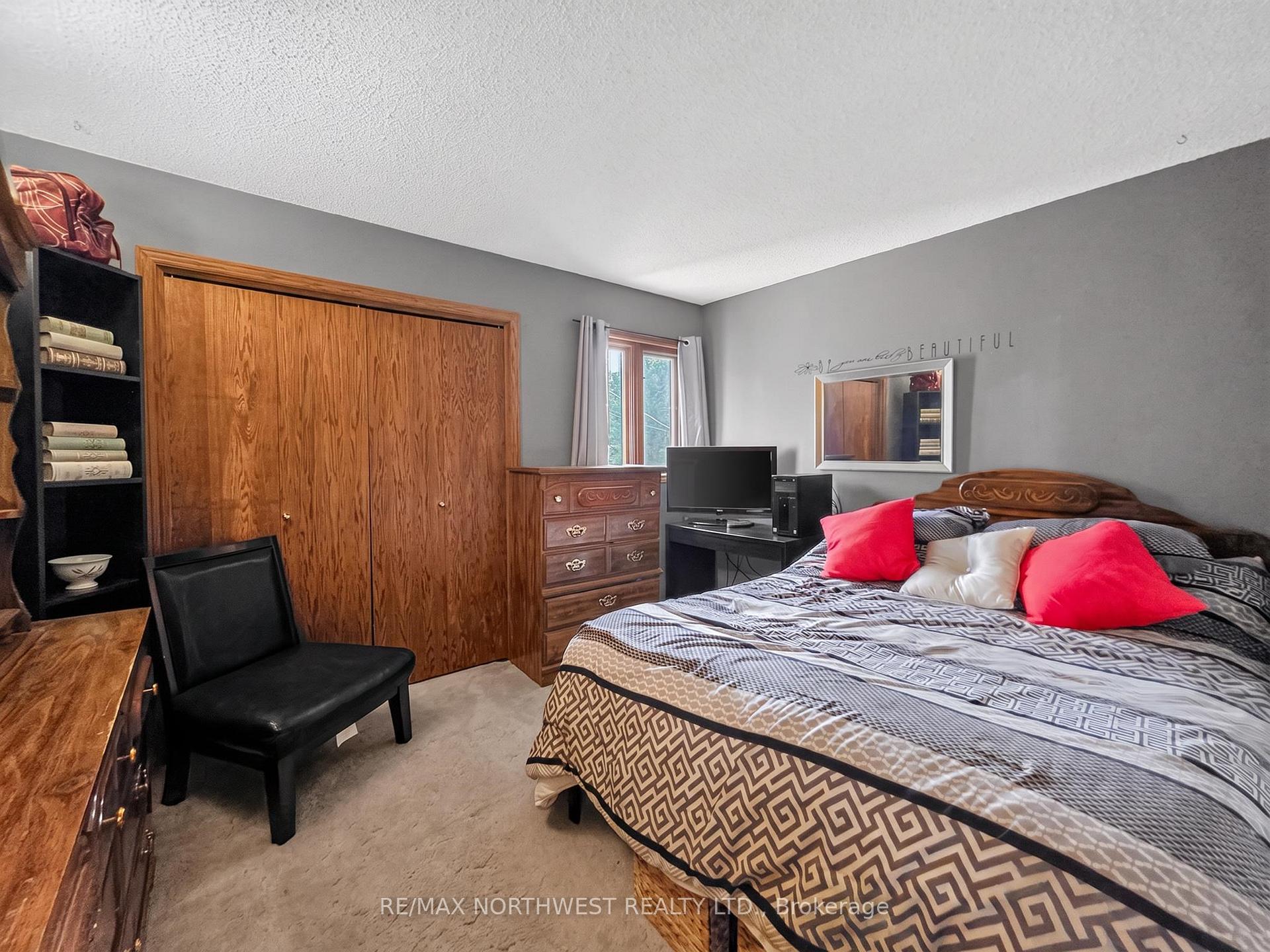 Photo 24 of 30 Sandstone Place, Kenora, Amethyst — HOMEH