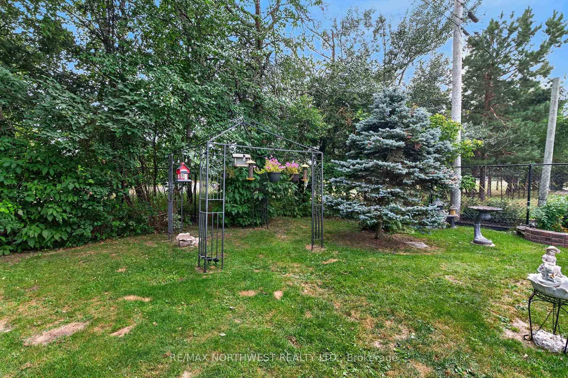 Photo 39 of 30 Sandstone Place, Kenora, Amethyst — HOMEH