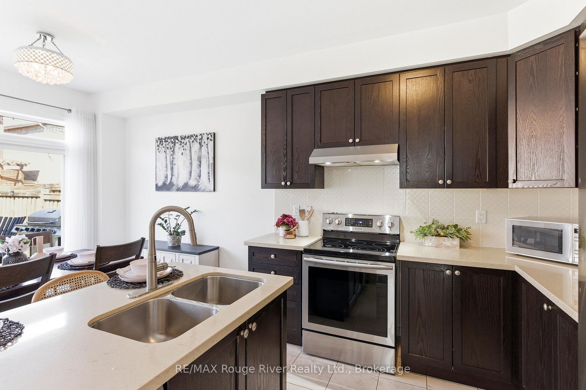 Photo 14 of 84 Fred Jackman Avenue, Clarington, Bowmanville — HOMEH