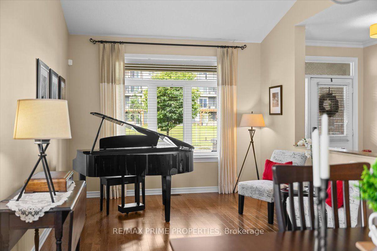 Photo 5 of 341 Bobolink Ridge, Ottawa, Kanata - Emerald Meadows/Trailwest — HOMEH