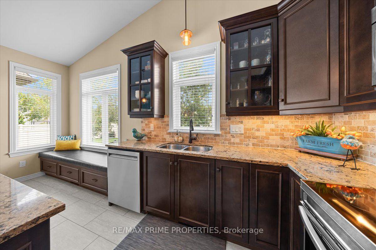Photo 15 of 341 Bobolink Ridge, Ottawa, Kanata - Emerald Meadows/Trailwest — HOMEH