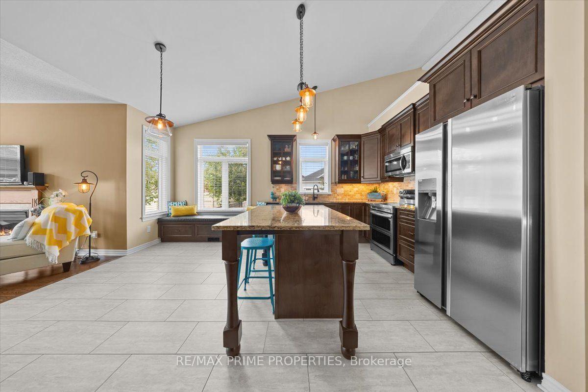 Photo 18 of 341 Bobolink Ridge, Ottawa, Kanata - Emerald Meadows/Trailwest — HOMEH