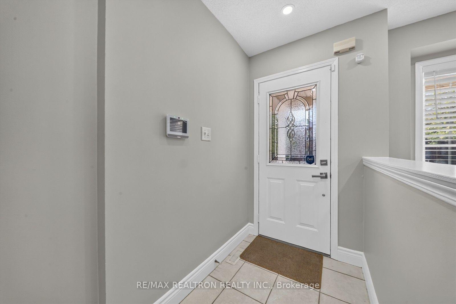 Photo 6 of 86 Tideland Drive, Brampton, Fletcher's Meadow — HOMEH