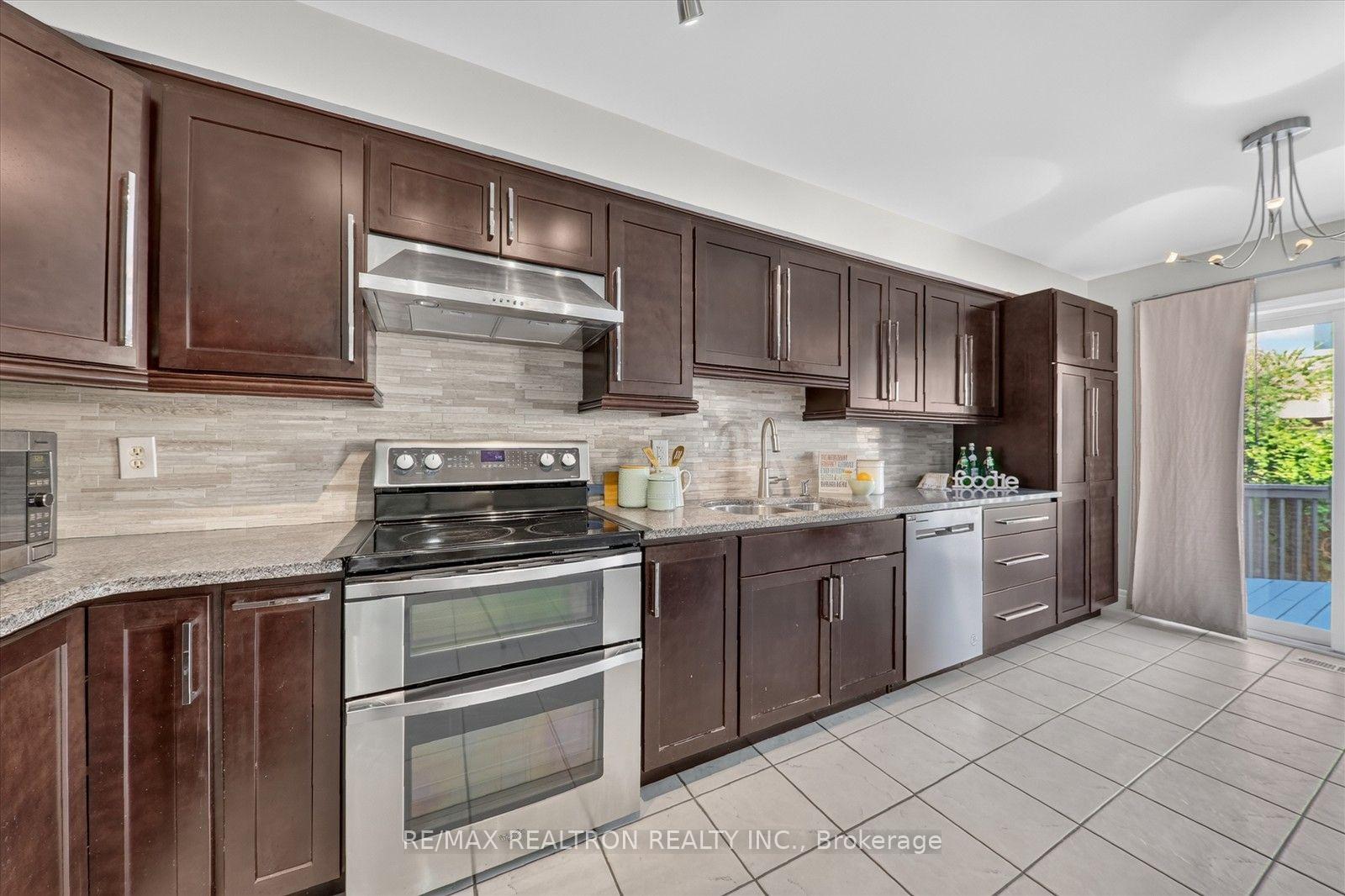 Photo 18 of 86 Tideland Drive, Brampton, Fletcher's Meadow — HOMEH