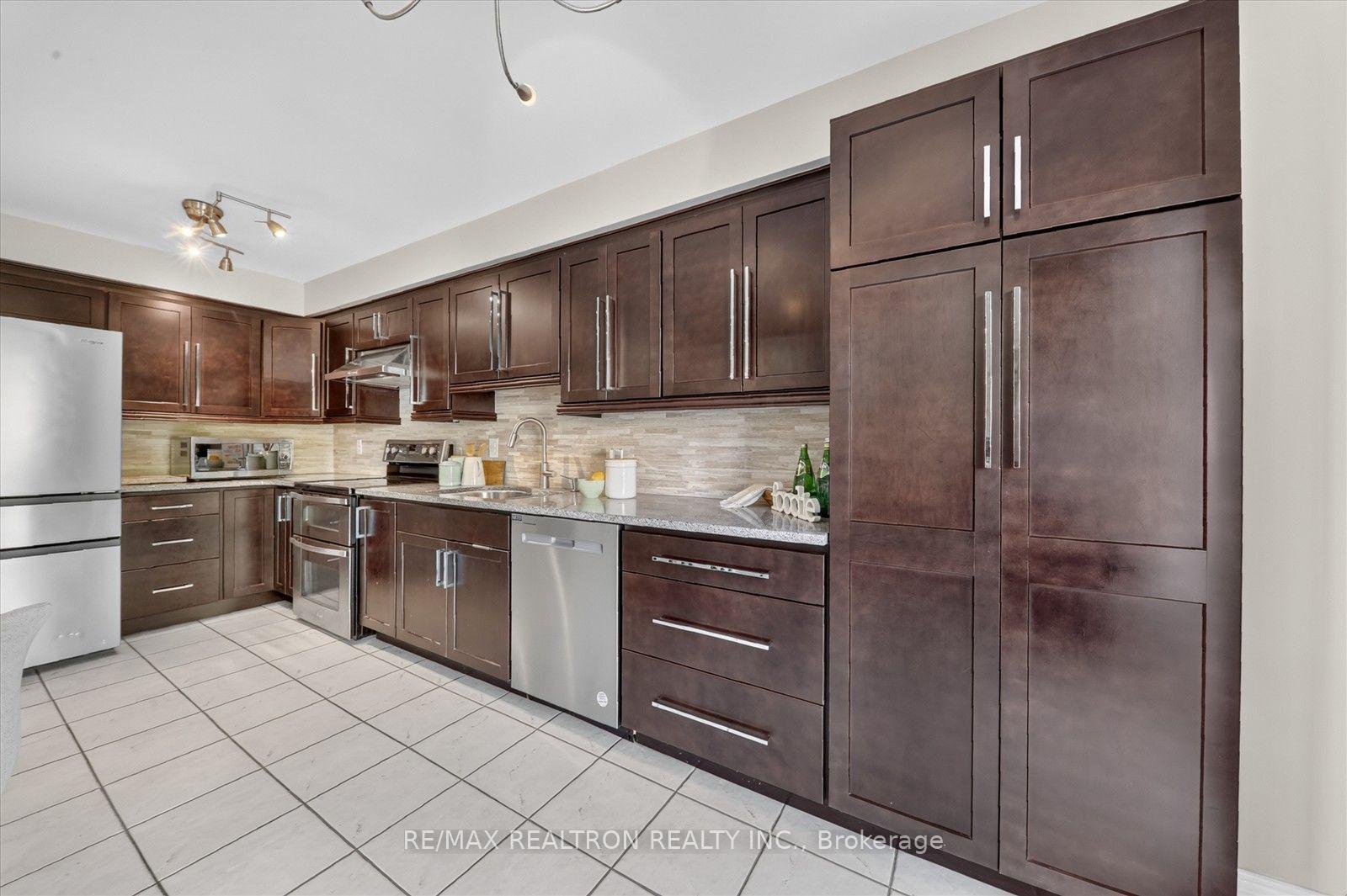 Photo 19 of 86 Tideland Drive, Brampton, Fletcher's Meadow — HOMEH