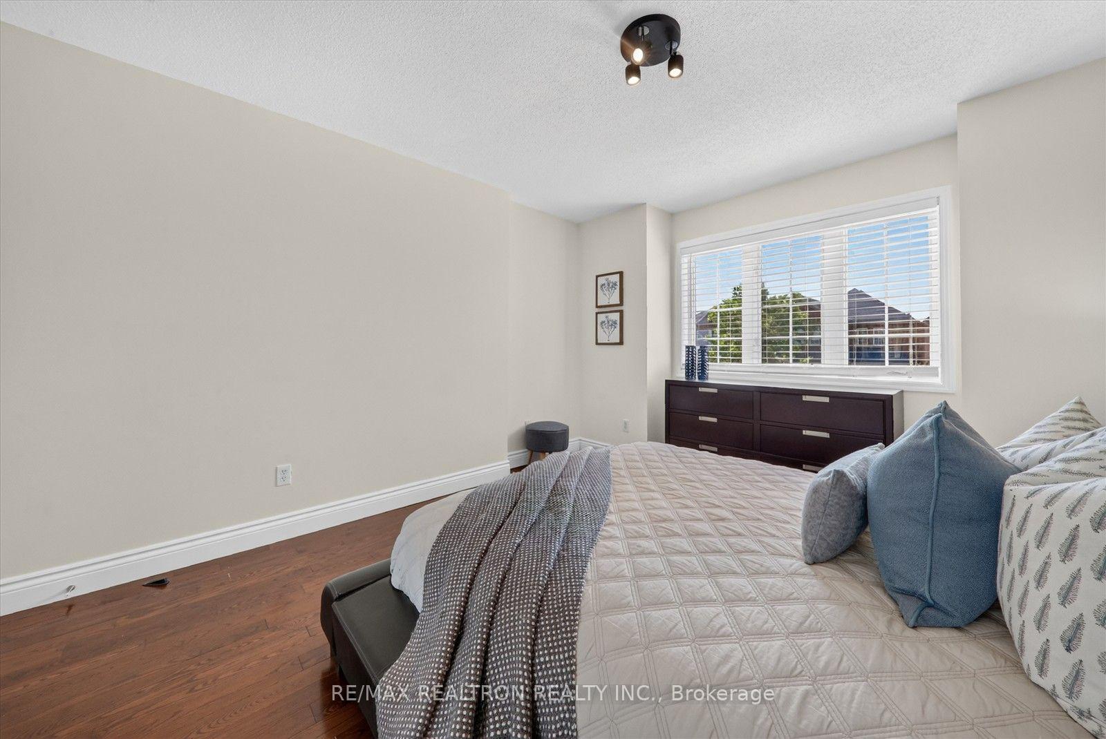 Photo 34 of 86 Tideland Drive, Brampton, Fletcher's Meadow — HOMEH