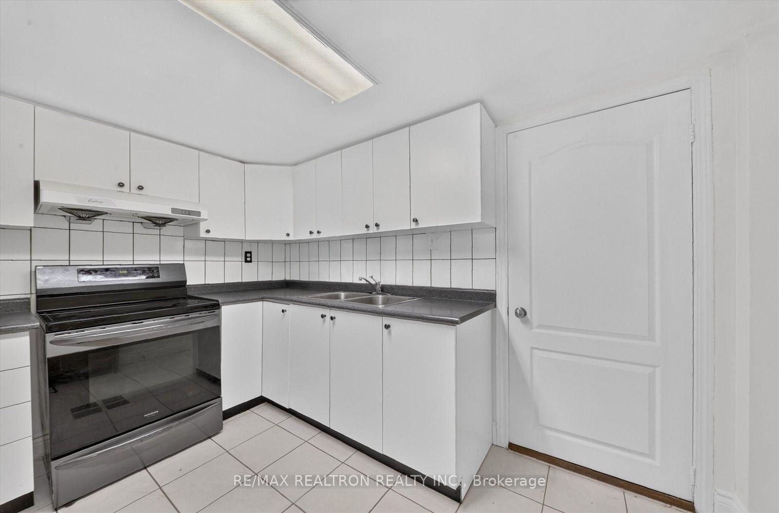 Photo 44 of 86 Tideland Drive, Brampton, Fletcher's Meadow — HOMEH