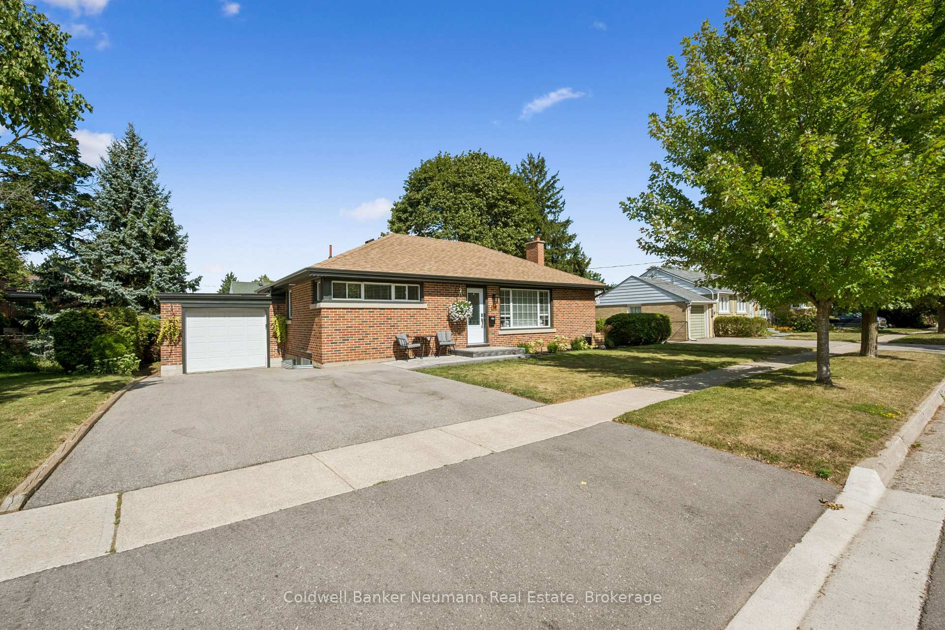 Photo 2 of 11 Western Avenue, Guelph, Junction/Onward Willow — HOMEH