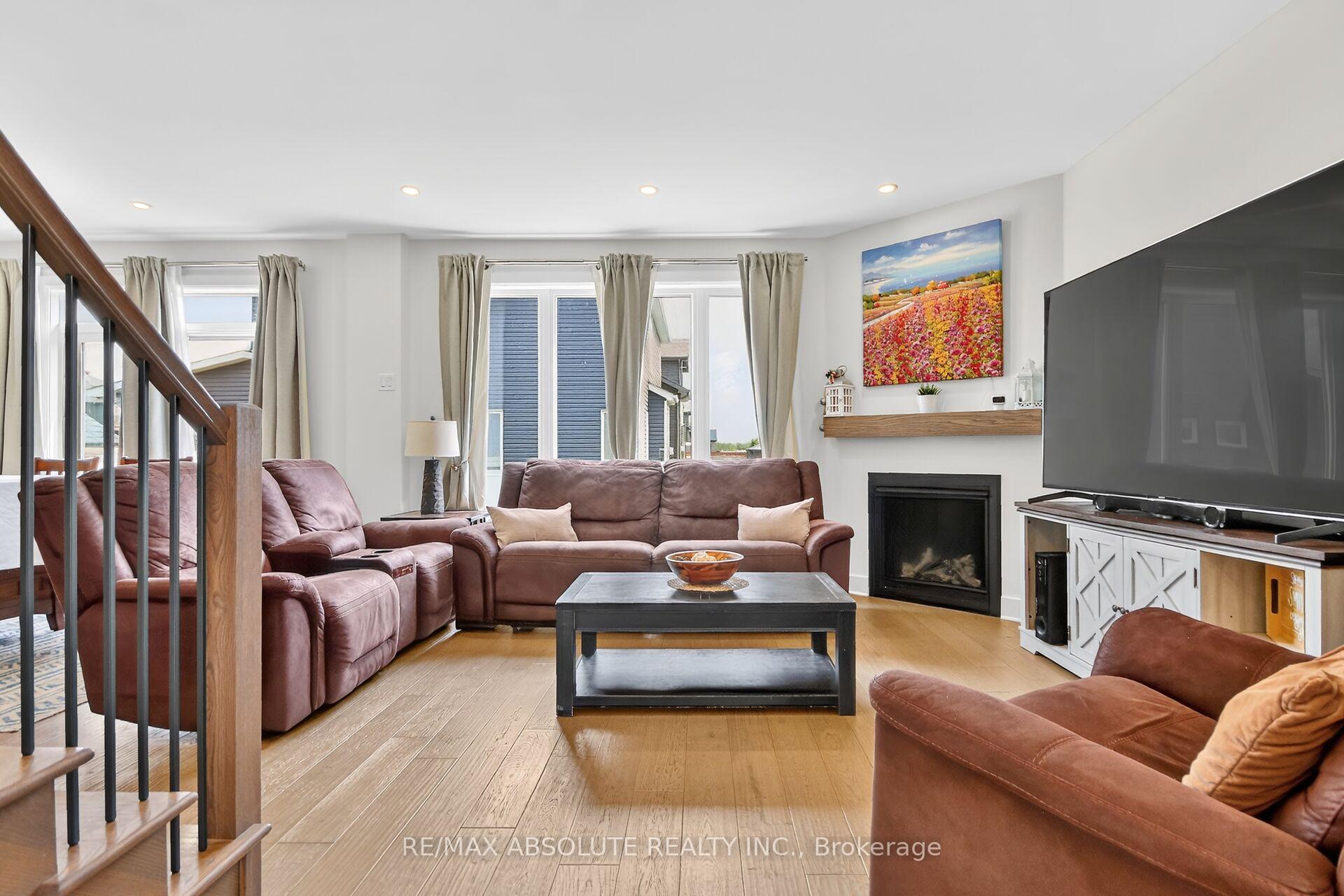 Photo 6 of 674 Parade Drive, Ottawa, Stittsville (South) — HOMEH
