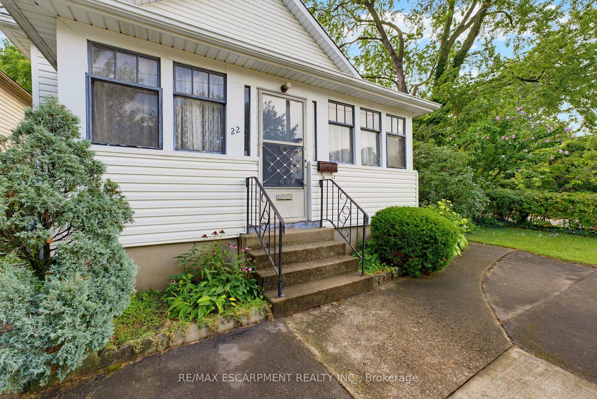 Photo 5 of 22 Mildred Avenue, St. Catharines, Port Weller — HOMEH