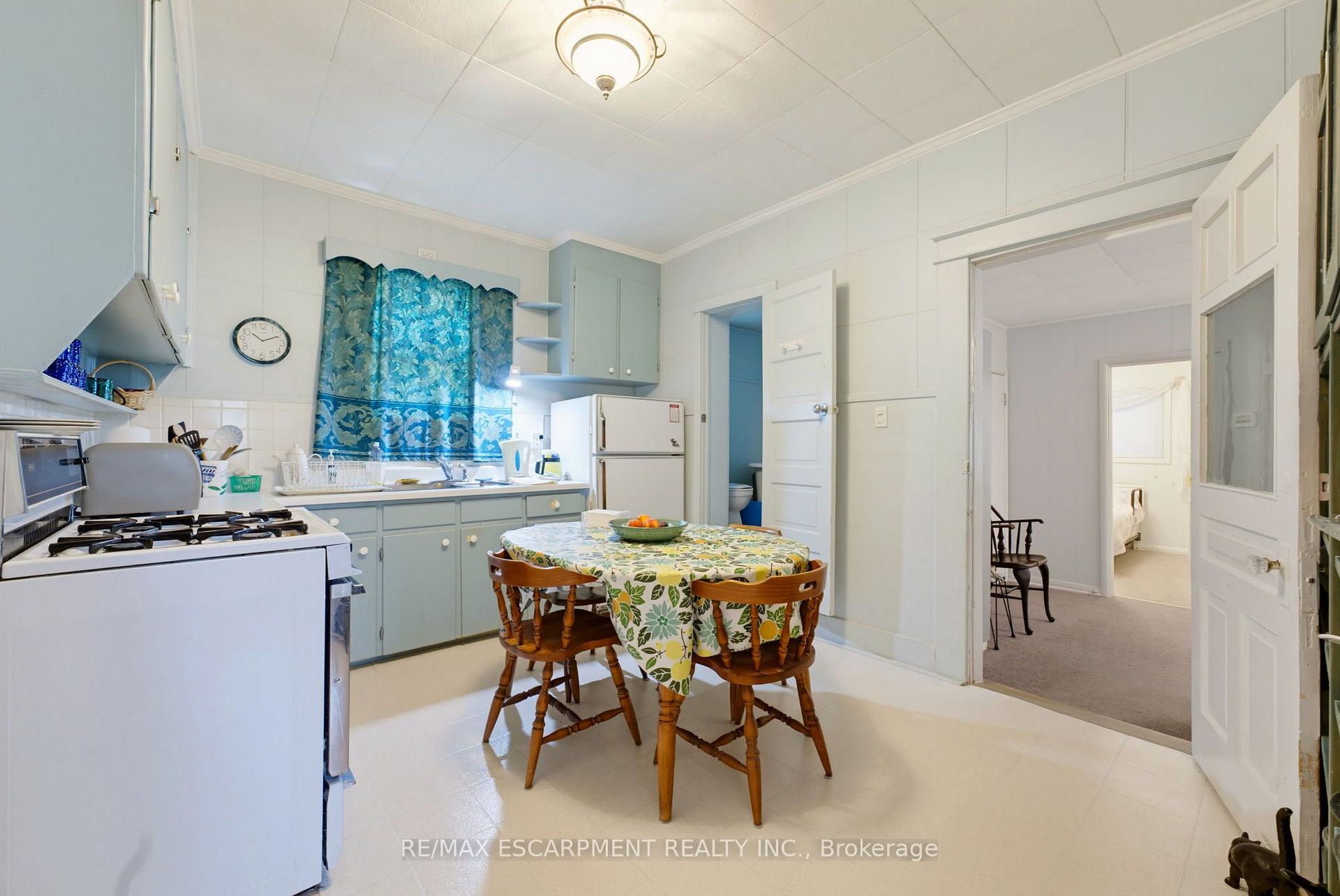 Photo 10 of 22 Mildred Avenue, St. Catharines, Port Weller — HOMEH
