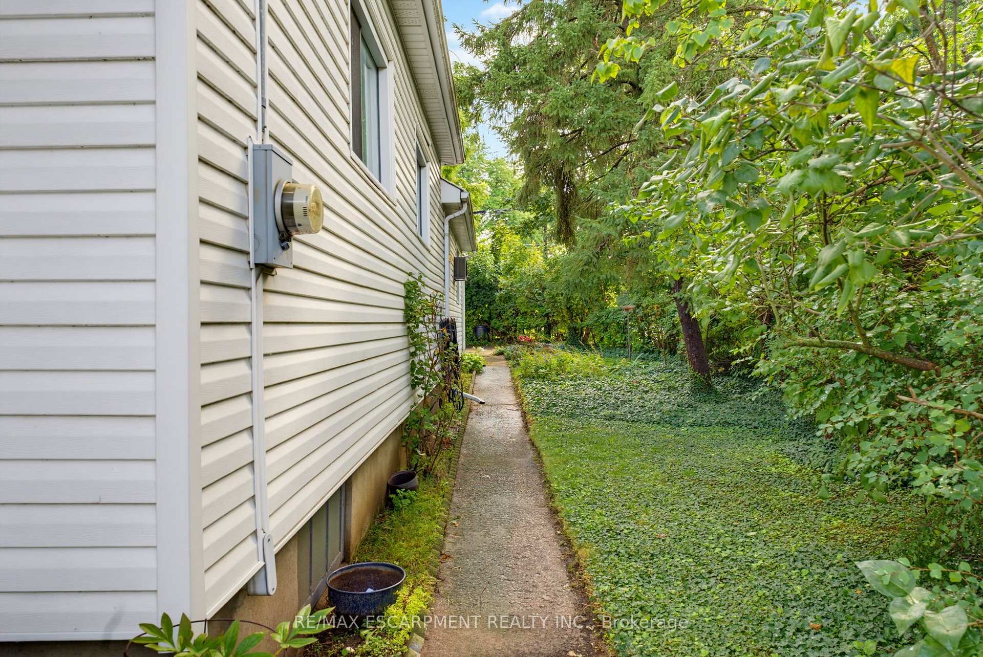 Photo 26 of 22 Mildred Avenue, St. Catharines, Port Weller — HOMEH