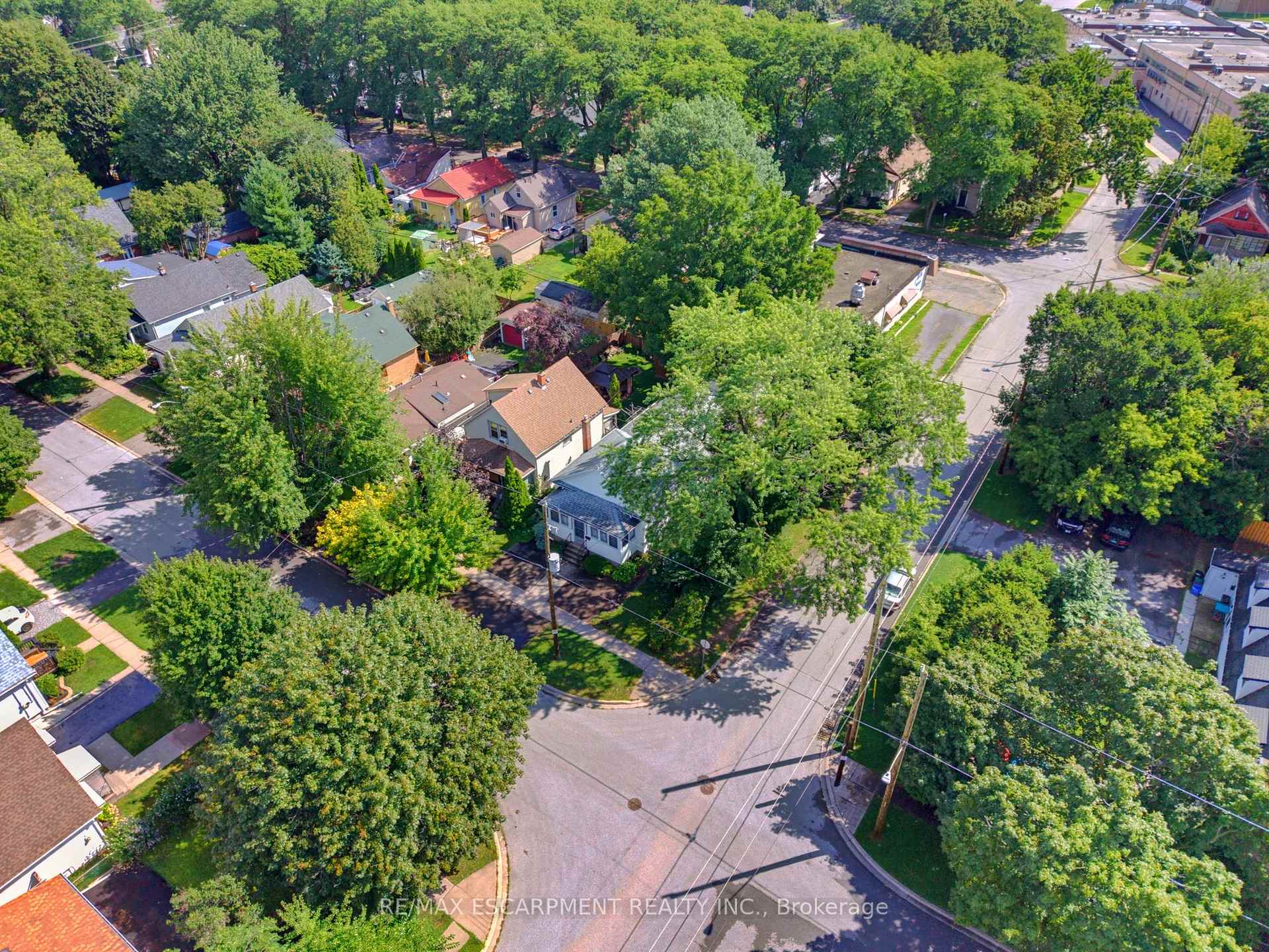 Photo 31 of 22 Mildred Avenue, St. Catharines, Port Weller — HOMEH