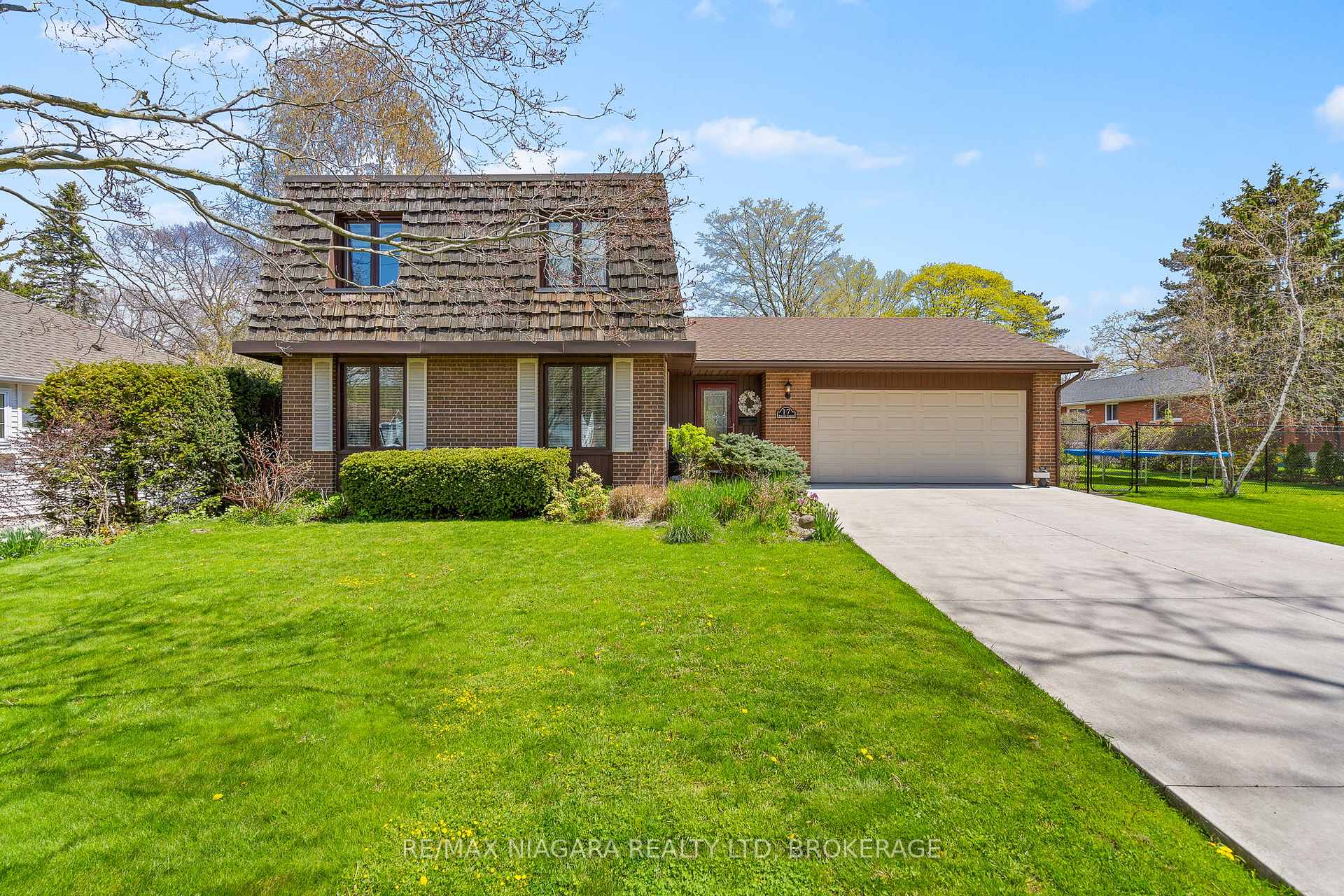 Photo 3 of 17 Walnut Street, Port Colborne, Sugarloaf — HOMEH
