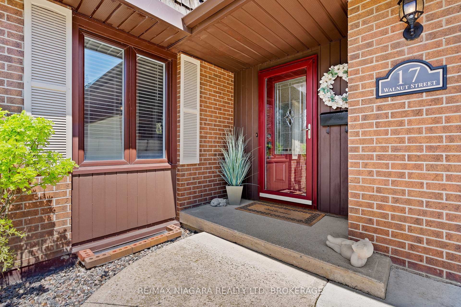Photo 5 of 17 Walnut Street, Port Colborne, Sugarloaf — HOMEH