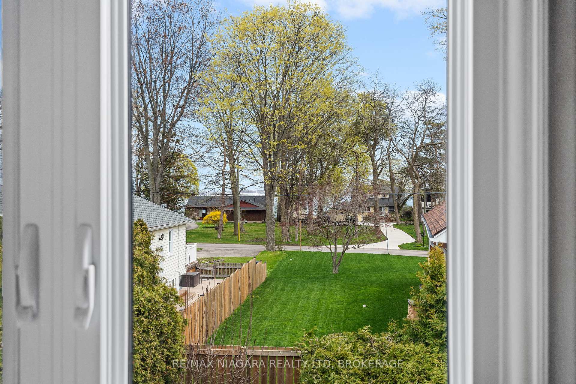 Photo 18 of 17 Walnut Street, Port Colborne, Sugarloaf — HOMEH