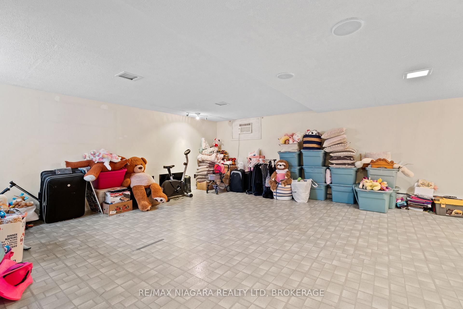 Photo 27 of 17 Walnut Street, Port Colborne, Sugarloaf — HOMEH