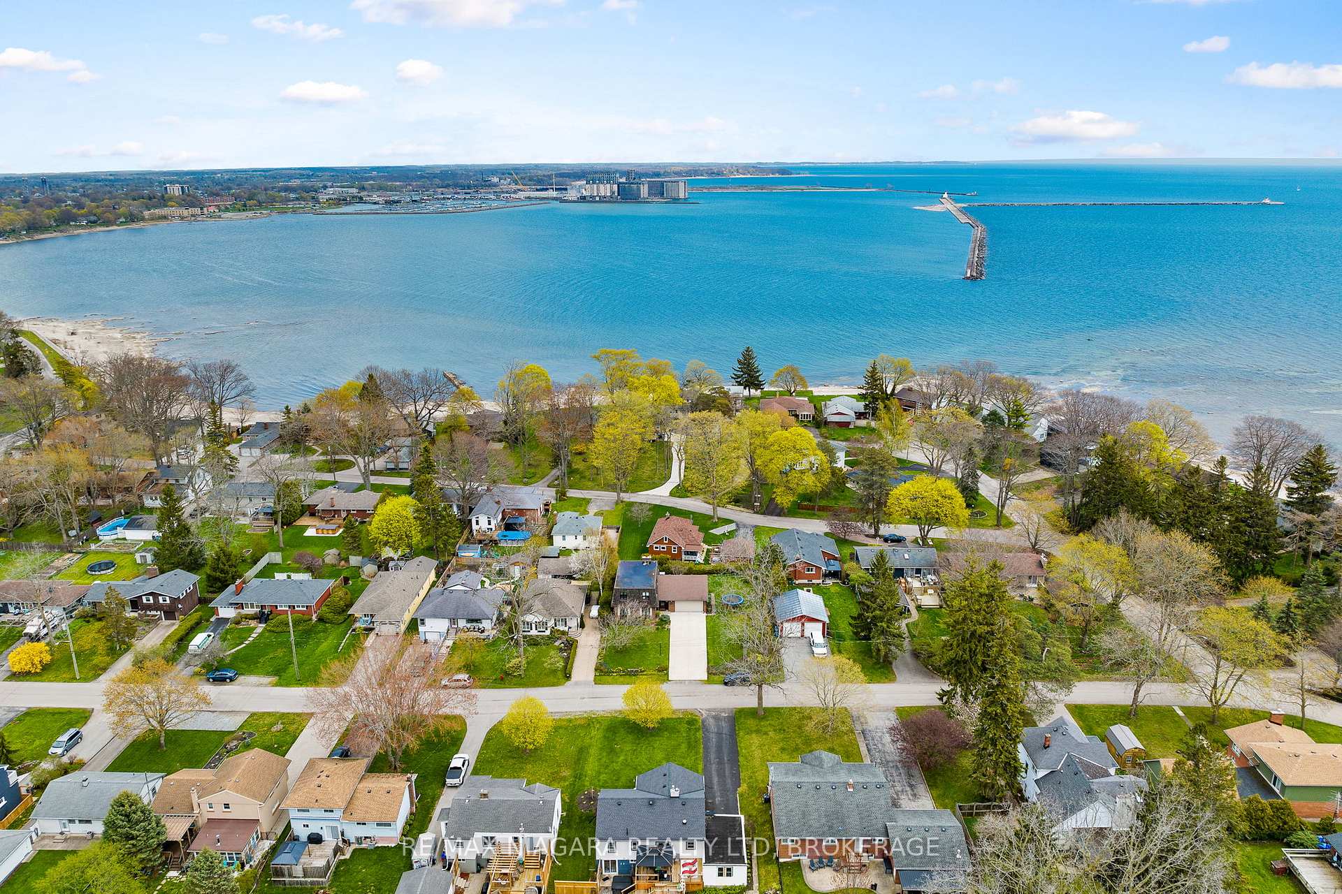 Photo 42 of 17 Walnut Street, Port Colborne, Sugarloaf — HOMEH