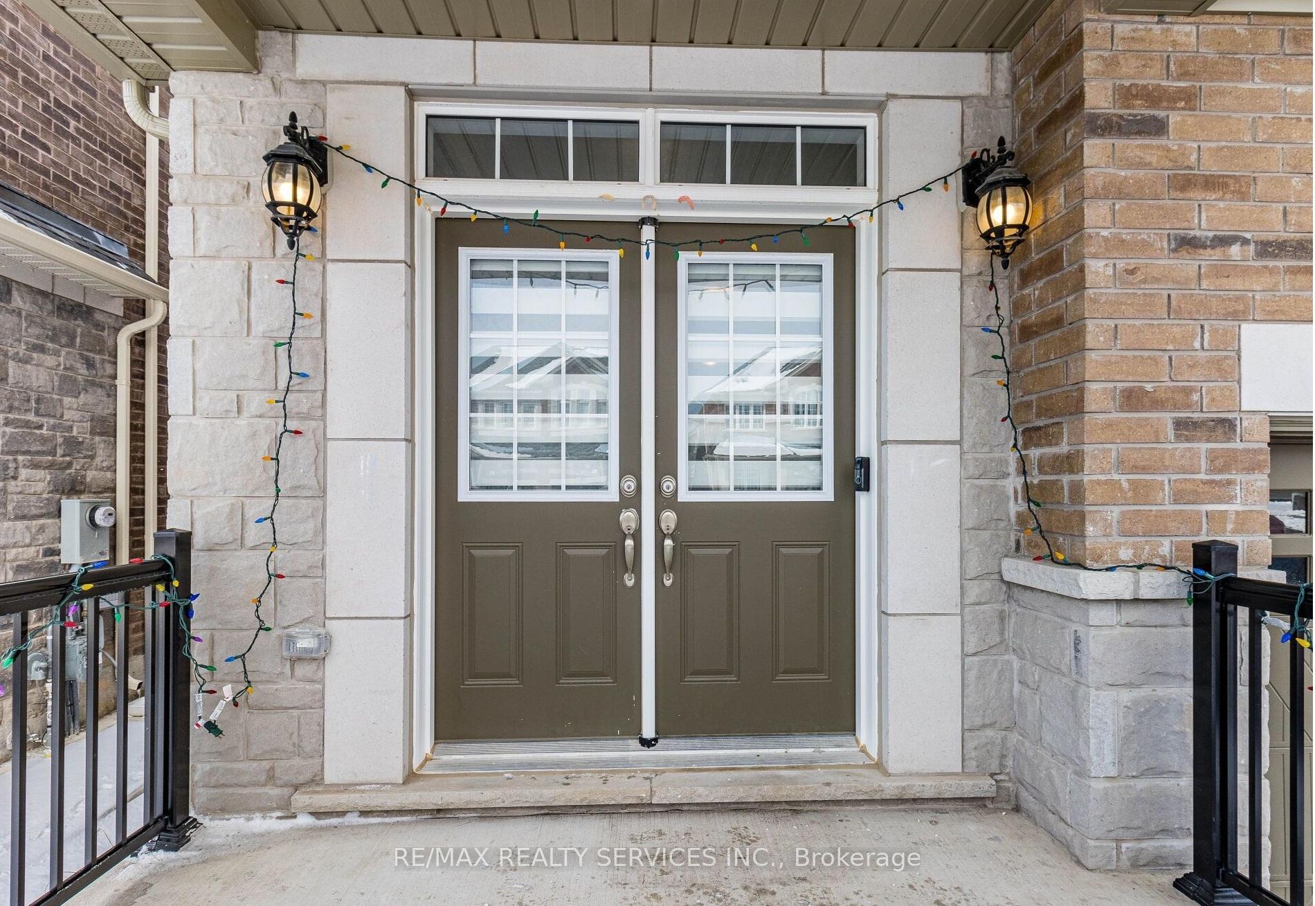 Photo 2 of 17 Overstone Road E, Halton Hills, Georgetown — HOMEH