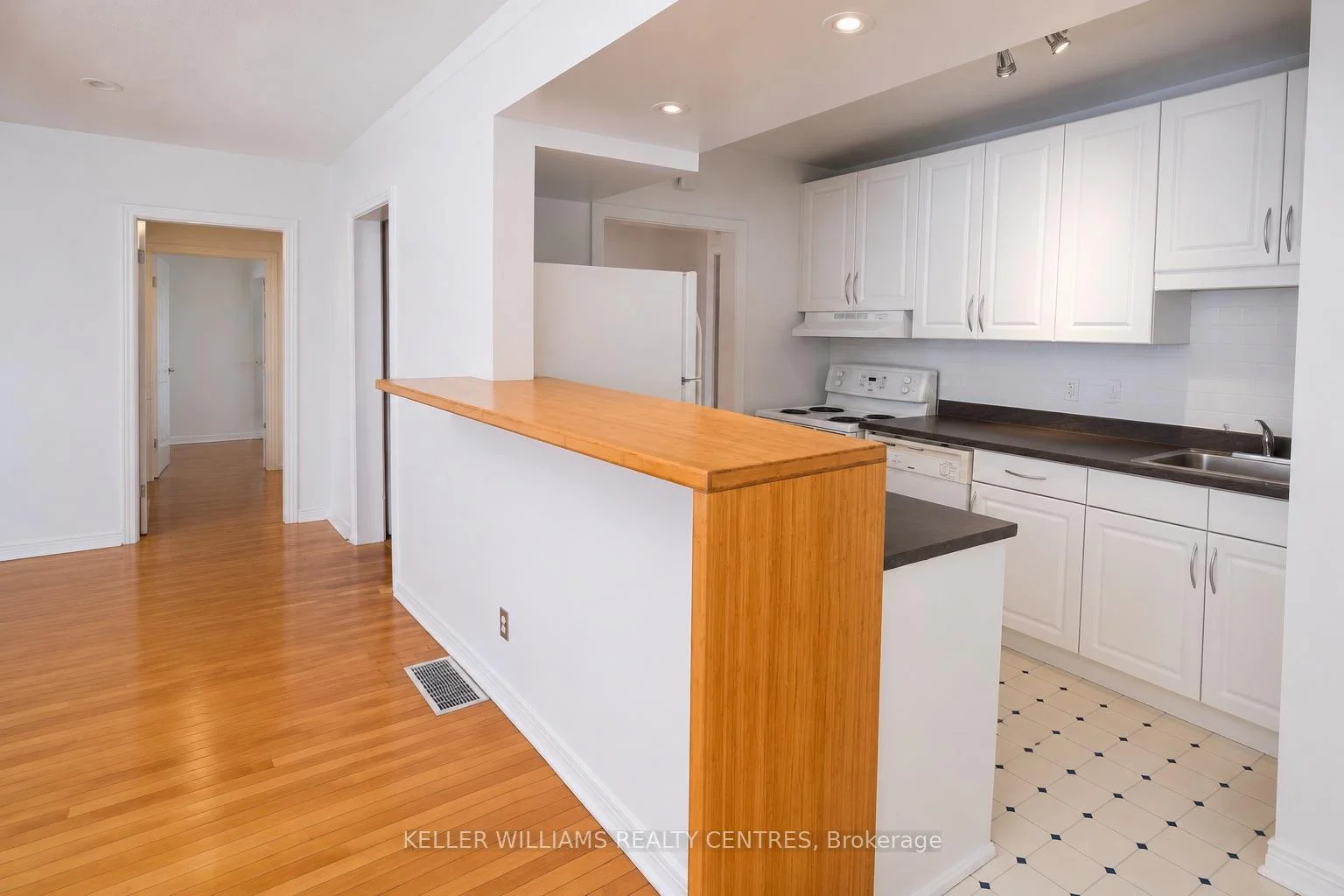 Photo 22 of Unit 1, 964 Bakervale Drive, Ottawa, Carlington — HOMEH