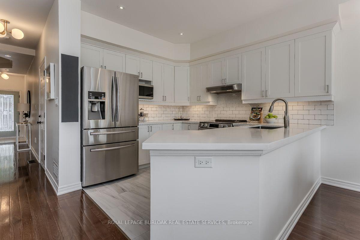 Photo 2 of 5316 Applegarth Drive, Burlington, Orchard — HOMEH