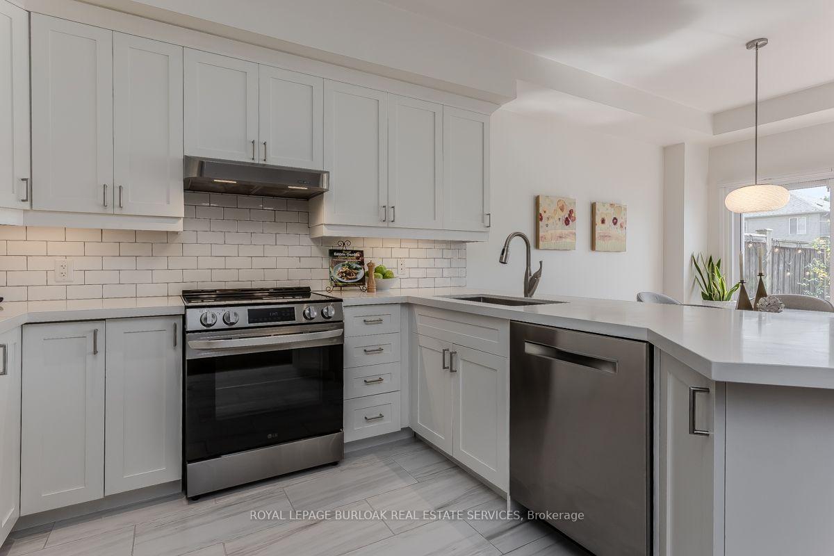 Photo 10 of 5316 Applegarth Drive, Burlington, Orchard — HOMEH