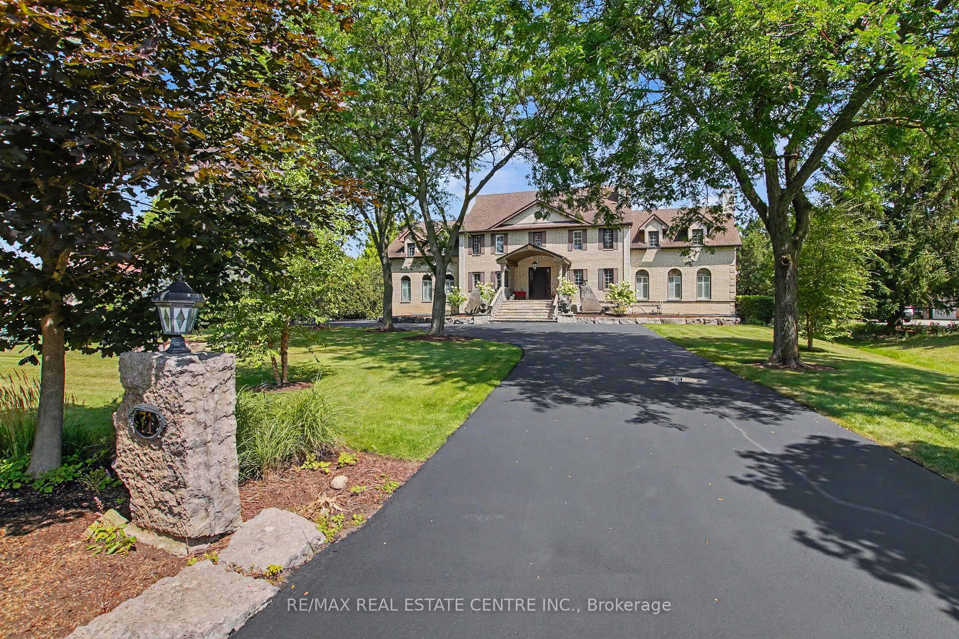 Photo 2 of 71 Mae Court, Milton, Campbellville — HOMEH