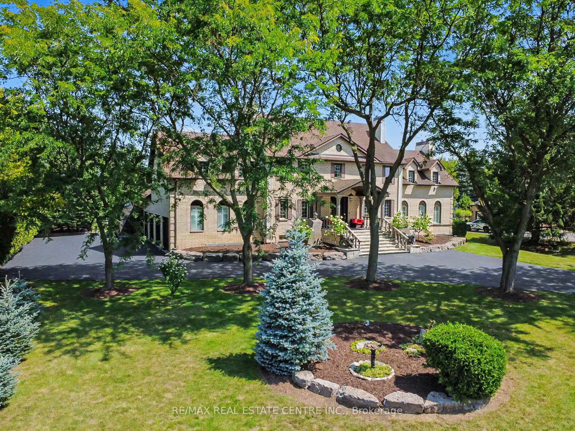 Photo 3 of 71 Mae Court, Milton, Campbellville — HOMEH