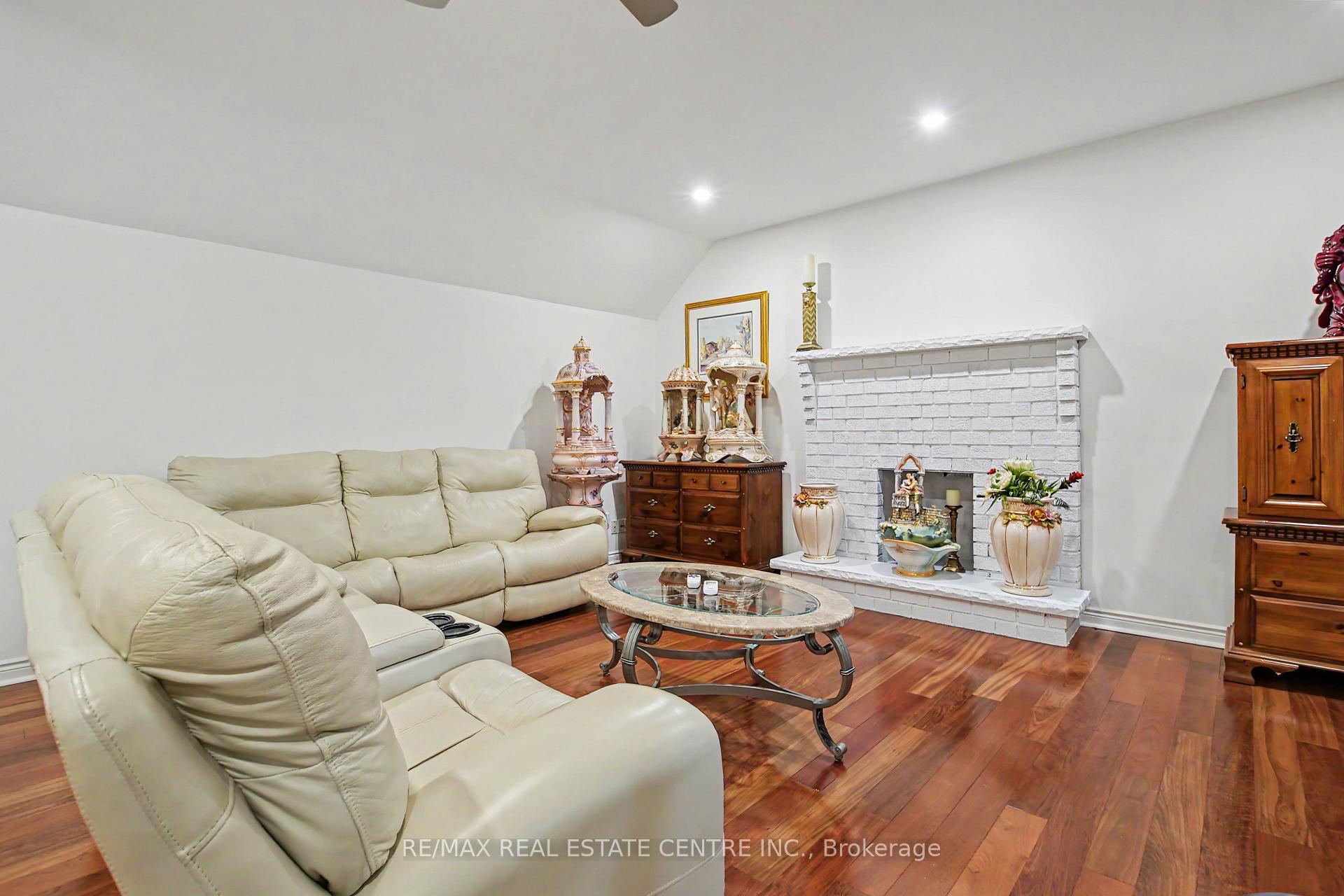 Photo 27 of 71 Mae Court, Milton, Campbellville — HOMEH