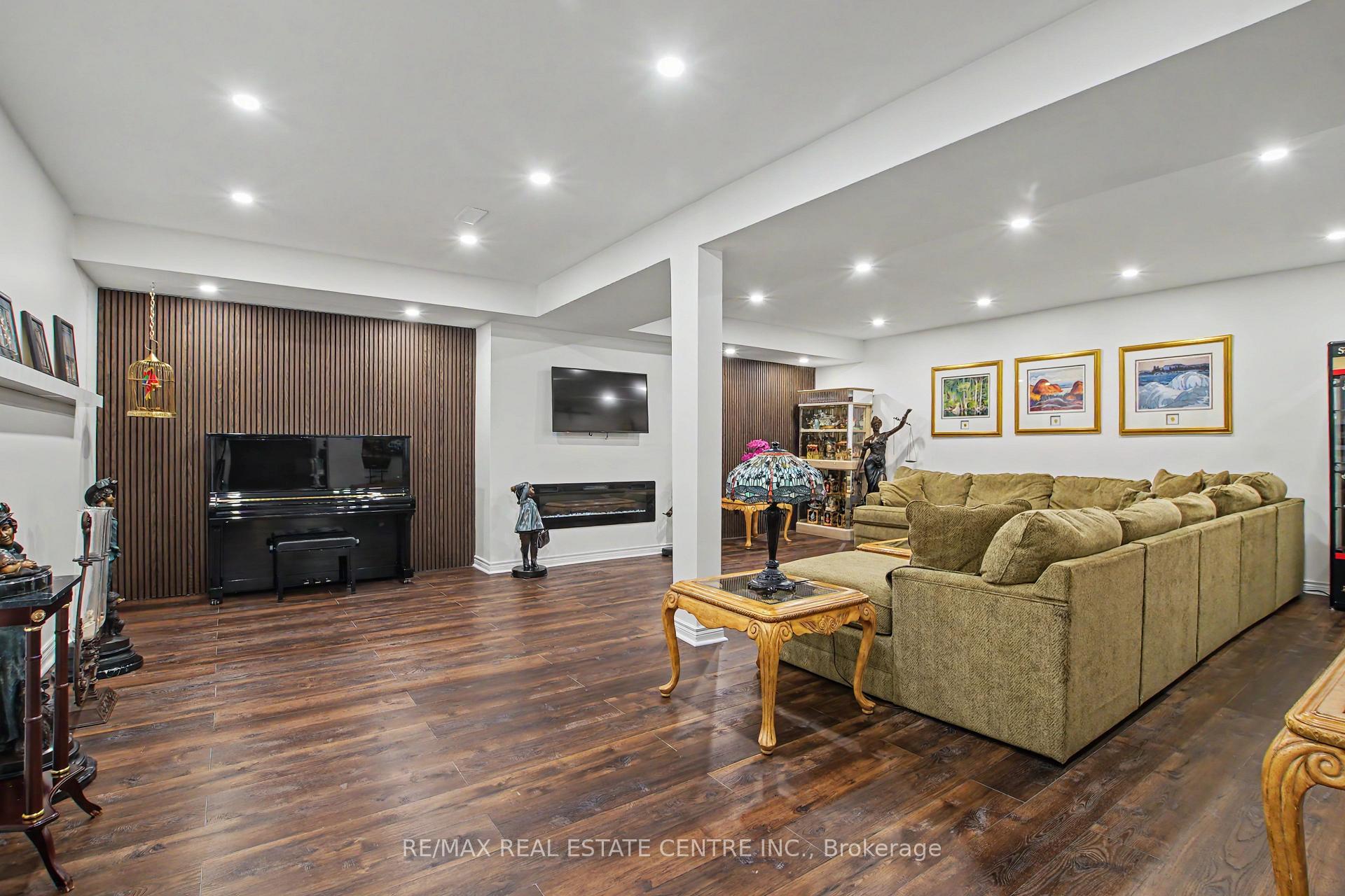 Photo 32 of 71 Mae Court, Milton, Campbellville — HOMEH