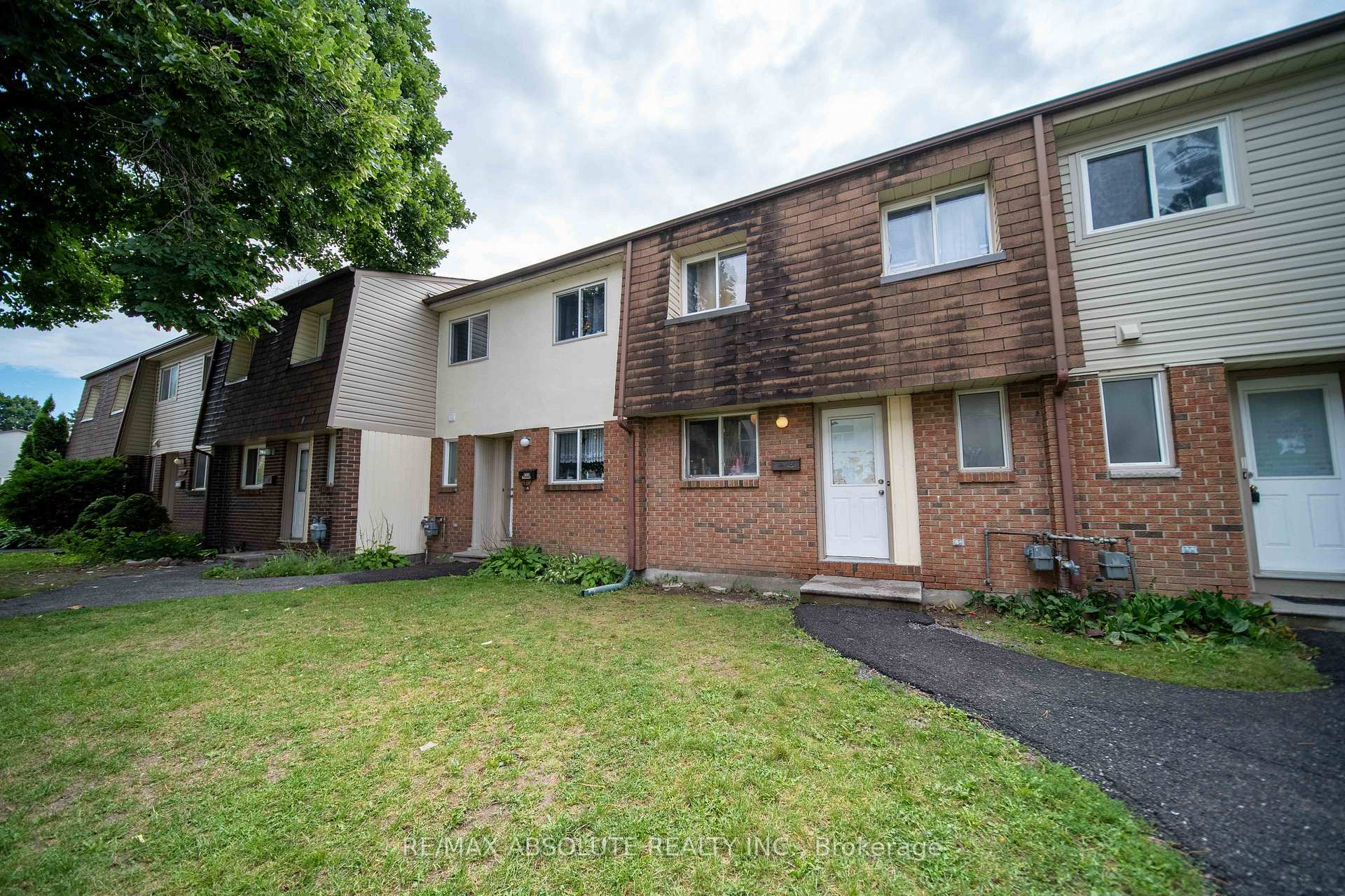 Photo 2 of 30 E Sonnet Crescent, Ottawa, Westcliffe Estates — HOMEH