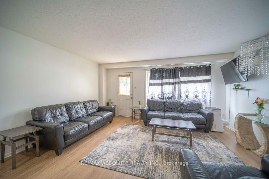 Photo 3 of 30 E Sonnet Crescent, Ottawa, Westcliffe Estates — HOMEH