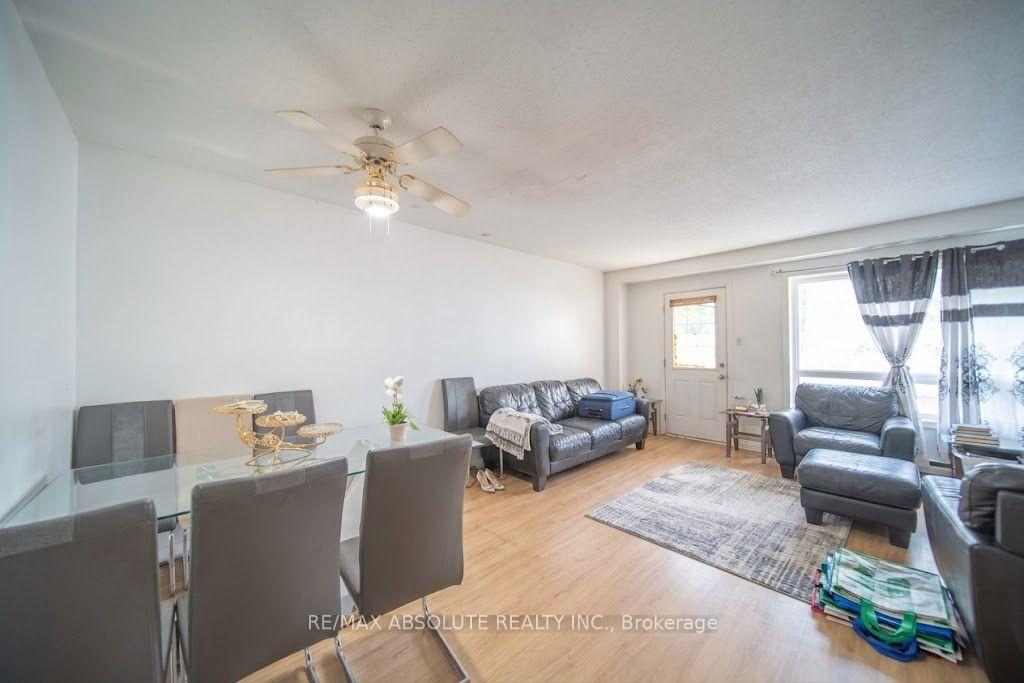 Photo 5 of 30 E Sonnet Crescent, Ottawa, Westcliffe Estates — HOMEH