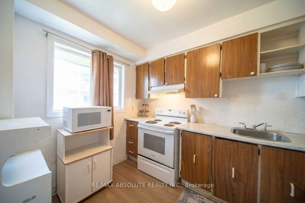 Photo 7 of 30 E Sonnet Crescent, Ottawa, Westcliffe Estates — HOMEH