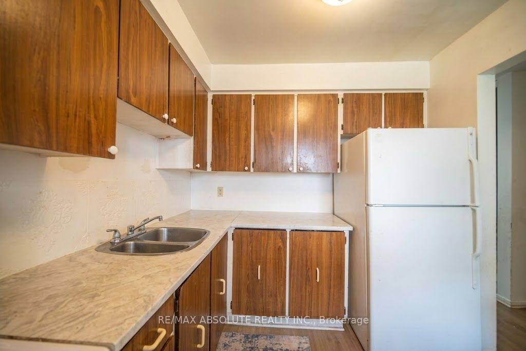 Photo 9 of 30 E Sonnet Crescent, Ottawa, Westcliffe Estates — HOMEH