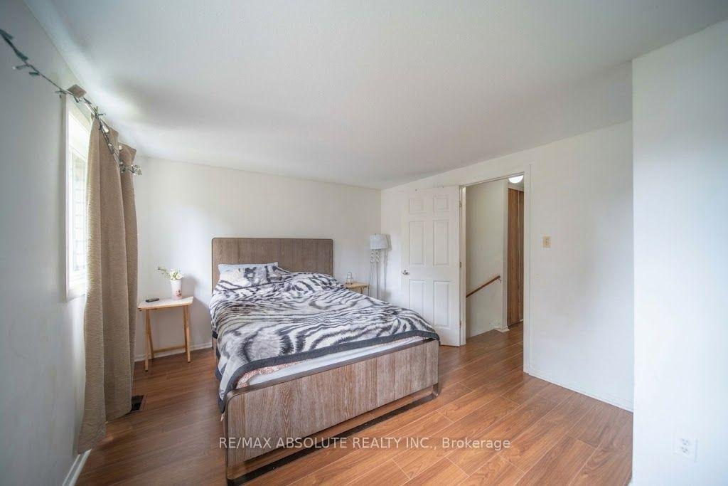 Photo 12 of 30 E Sonnet Crescent, Ottawa, Westcliffe Estates — HOMEH