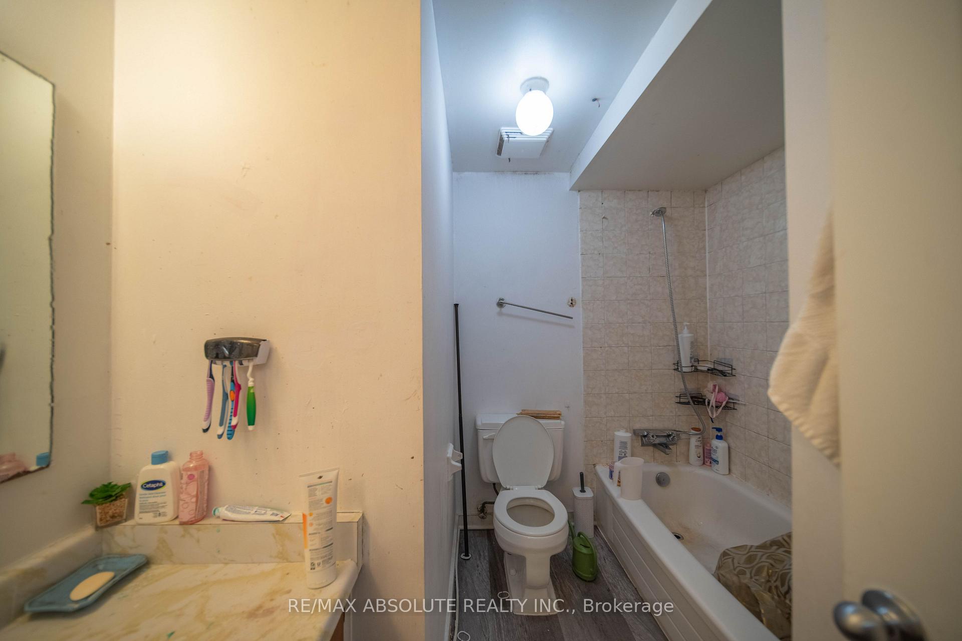 Photo 15 of 30 E Sonnet Crescent, Ottawa, Westcliffe Estates — HOMEH