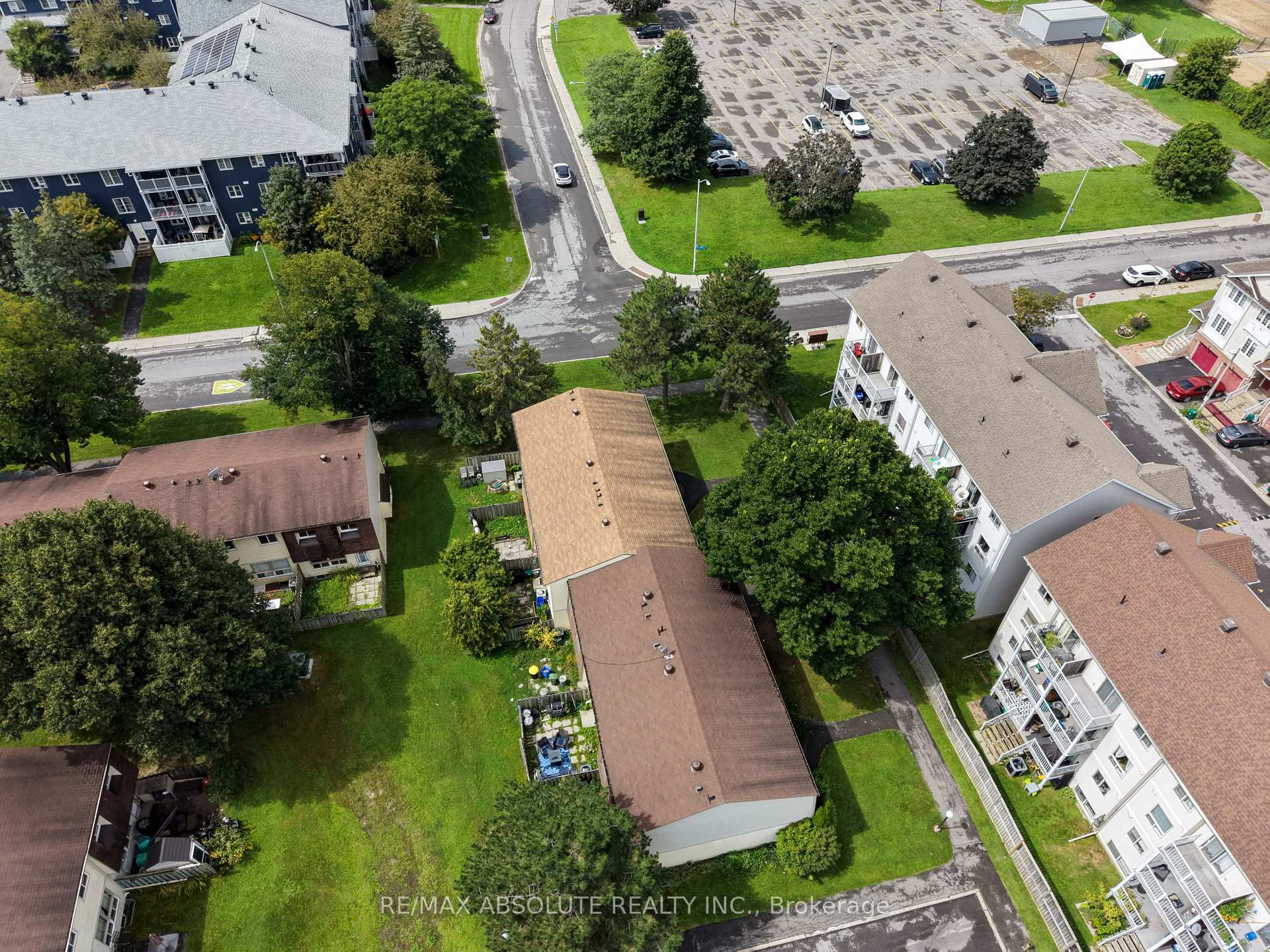 Photo 20 of 30 E Sonnet Crescent, Ottawa, Westcliffe Estates — HOMEH